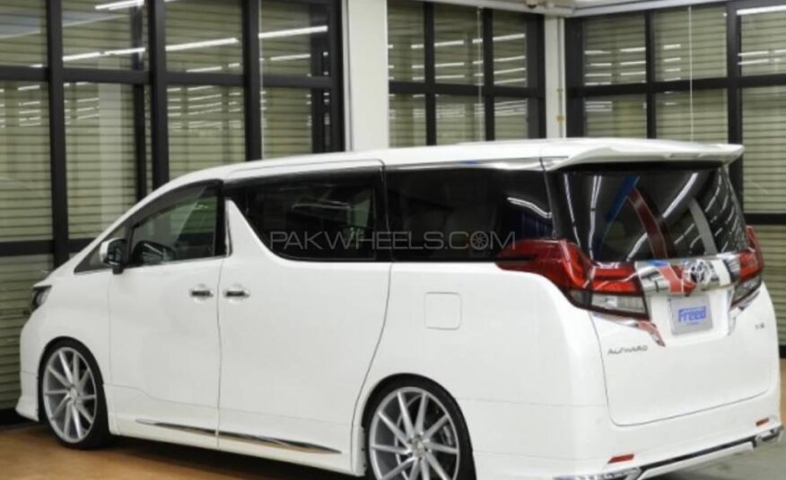 Toyota Alphard Hybrid SR 2016