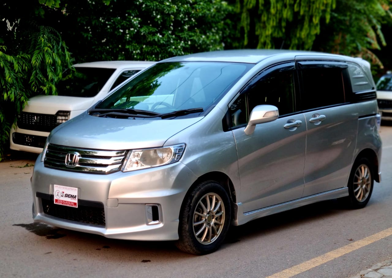 Хонда спайк 4вд. Honda Spike Hybrid. Honda freed Spike 2015. Honda freed Spike 2010. Хонда Фрид Спайк гибрид.